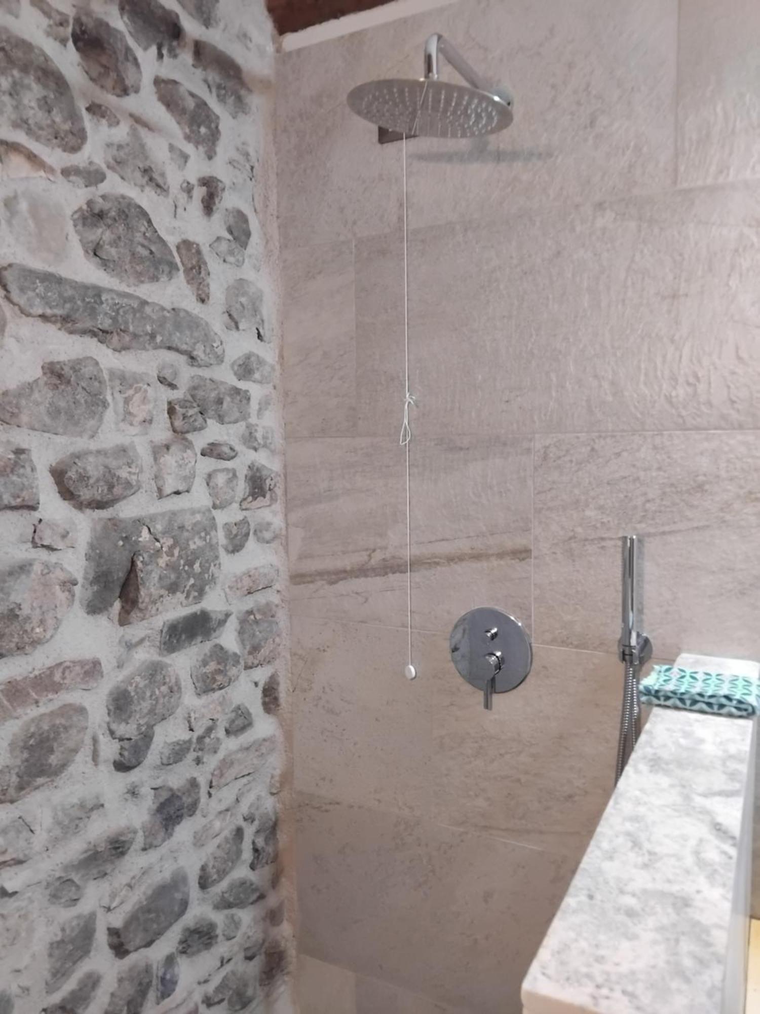 La Medievale 1 Guest House Pignone Ngoại thất bức ảnh